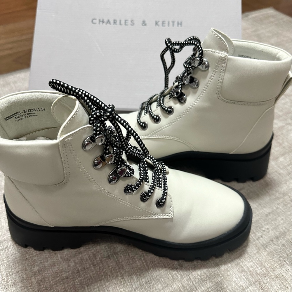 CHARLES & KEITH NEW Ridged Sole Ankle Boots color Chalk and Black Size 37/US 6.5